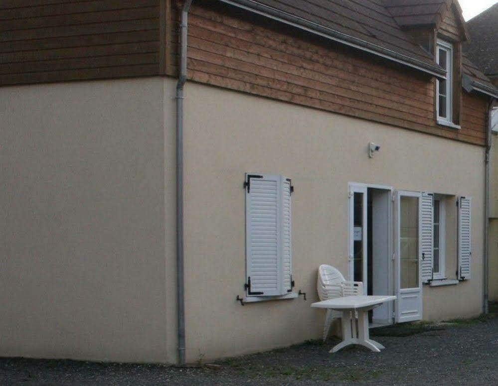 Kangourou A Moustache Thivars Exterior foto